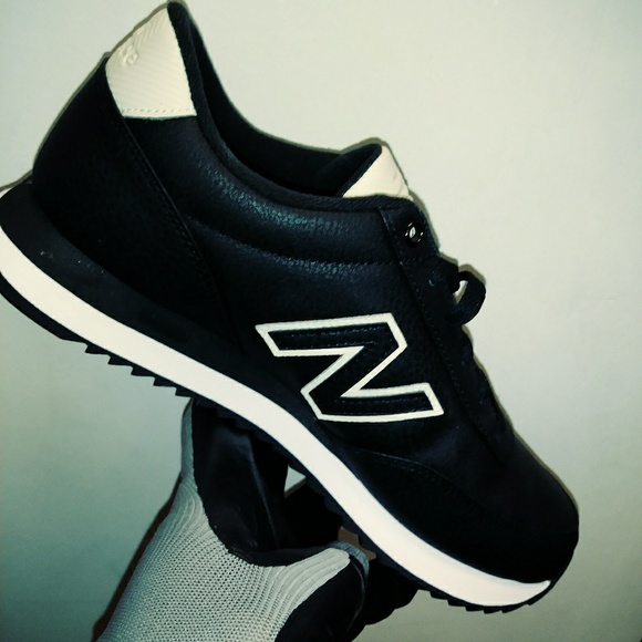 Shoes for Women & Men - Picture 4 of 8